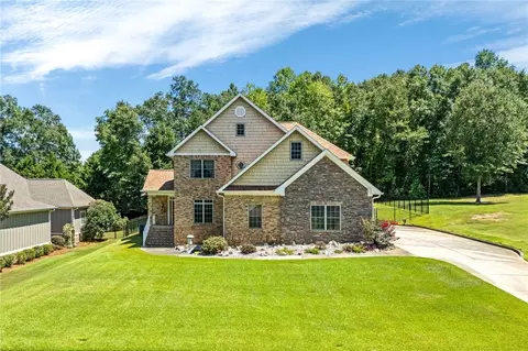 122 Coachmans Dr, Auburn, AL 36832