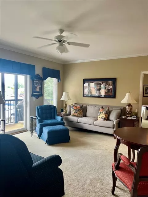 118 N Donahue Dr #202, Auburn, AL 36832