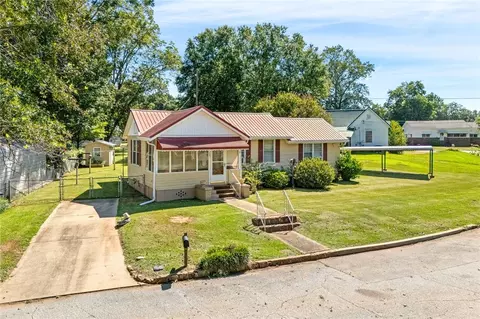 107 Maple St, Valley, AL 36854