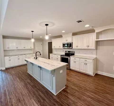 1443 Lowndes St, Opelika, AL 36801