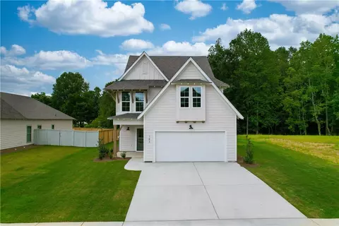 143 Firefly Ln, Opelika, AL 36804