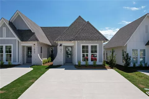 1061 Hunters Way, Opelika, AL 36801