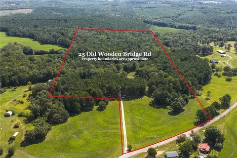 25 Old Wooden Bridge Ln, Dadeville, AL 36853
