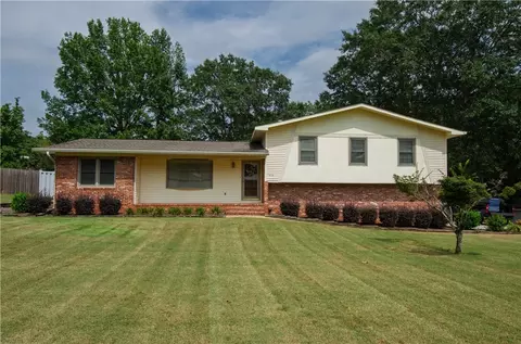 1809 Oak Bowery Rd, Opelika, AL 36801