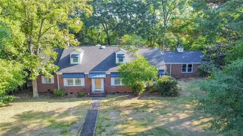 715 N 10th St, Opelika, AL 36801