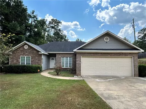 1405 Cummings Rd, Smiths Station, AL 36877