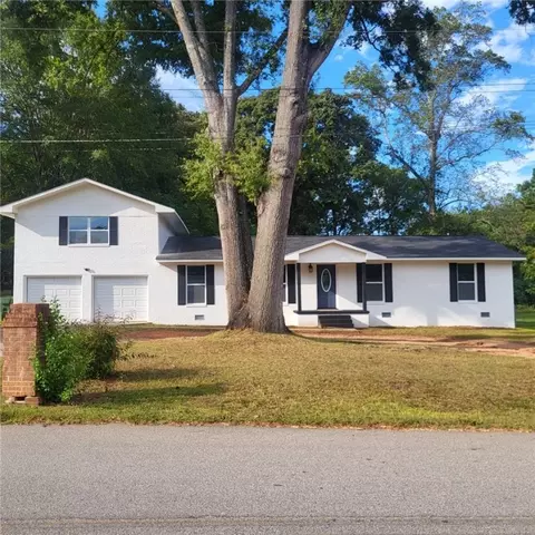 202 Pineview Cir, Valley, AL 36854