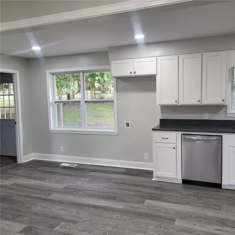 202 Pineview Cir, Valley, AL 36854 photo 9