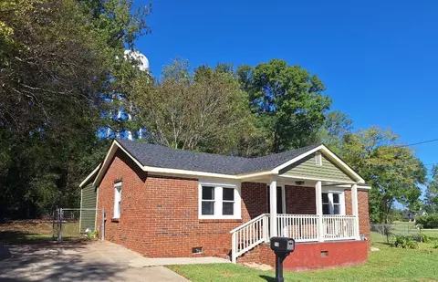 713 Ave H Ave, West Point, GA 31833
