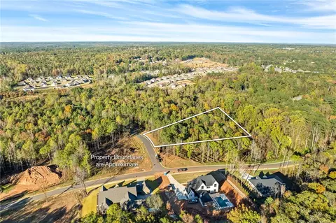 1028 Arrowhead Ct, Opelika, AL 36801