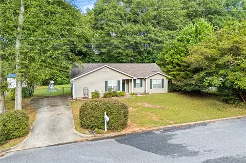 712 Rosalind St, Opelika, AL 36801