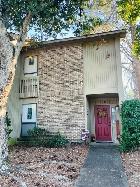 1063 Stonegate Dr #E, Auburn, AL 36832
