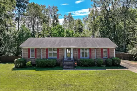 701 N Hills Dr, Opelika, AL 36801