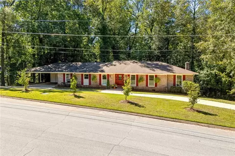 1106 W Collinwood Cir, Opelika, AL 36801