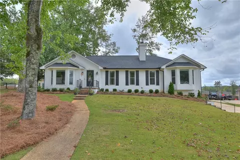 1902 Northgate Dr, Opelika, AL 36801