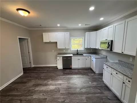 811 Cherry Dr, Lanett, AL 36863 photo 5