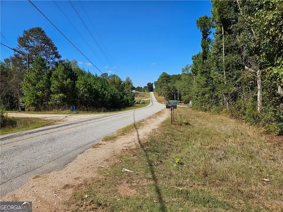 2070 County Road 187, Lanett, AL 36863 | MLS# 177125 | 8 Photos - Movoto