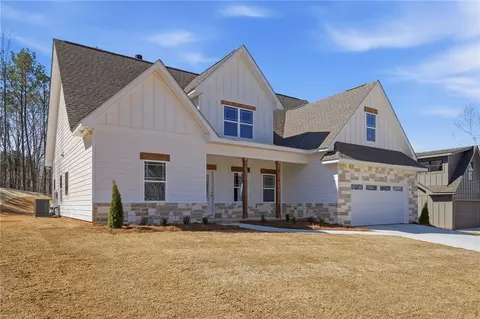 138 Cheyenne Ln, Dadeville, AL 36853
