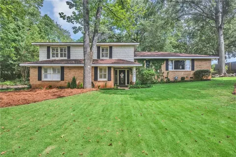 1603 Shadywood Ct, Opelika, AL 36801