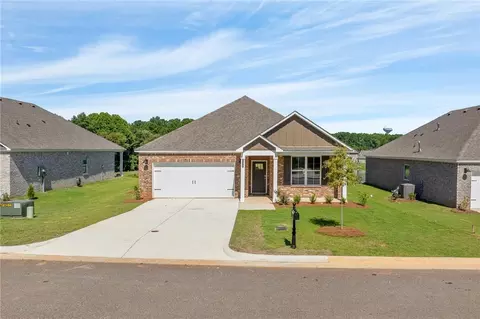 2515 Farmville Lakes Dr, Auburn, AL 36830