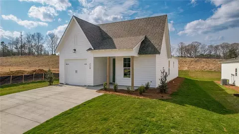 228 Summer St, Opelika, AL 36804