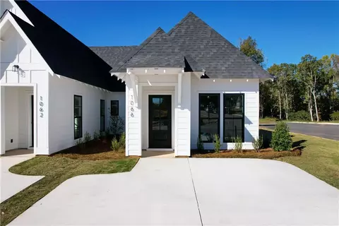 1066 Hunters Way, Opelika, AL 36801