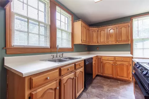 Kitchen - 813 Spring St, Valley, AL 36854 photo 3 of 4