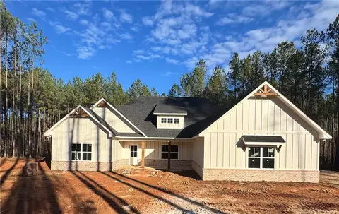 207 Lee Road 334, Salem, AL 36874