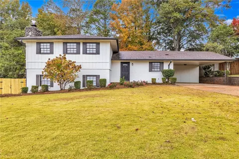 2104 Rocky Brook Rd, Opelika, AL 36801