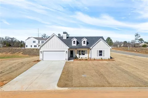 1192 Willows Dr, Opelika, AL 36801