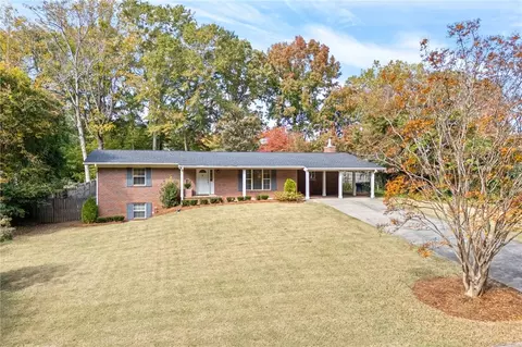 635 Scottwoods Dr, Auburn, AL 36830