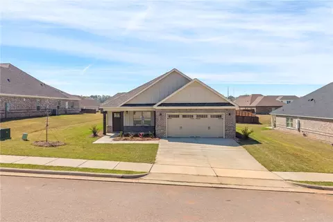 1972 Hidden Lakes Dr, Opelika, AL 36801