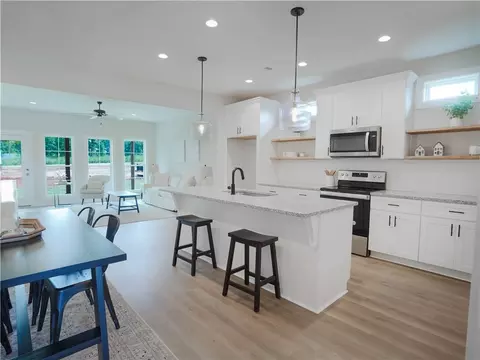1003 Crossing Ct E, Valley, AL 36854 photo 2