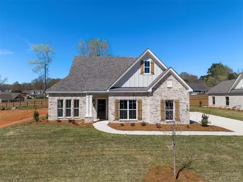 1935 Long Leaf Ln, Opelika, AL 36804