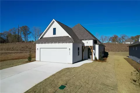 240 Summer St, Opelika, AL 36804