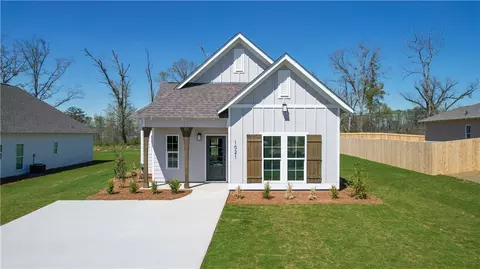 1021 Crossing Ct E, Valley, AL 36854