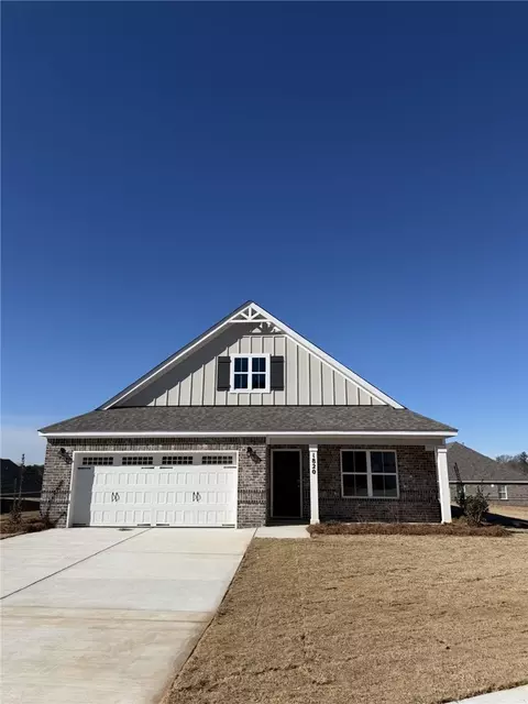 1820 Hidden Lakes Dr, Opelika, AL 36801