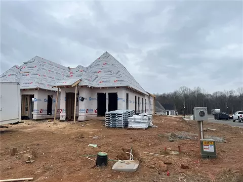 1062 Forest Ln, Opelika, AL 36801