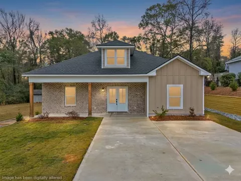 68 Mill Creek Dr, Smiths Station, AL 36877
