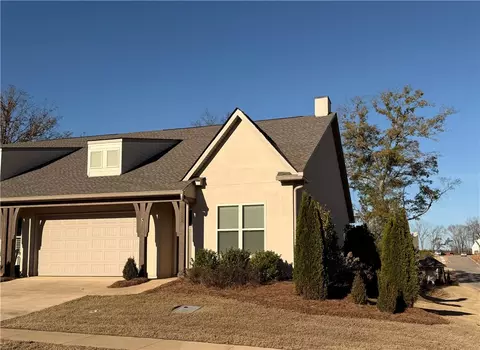 3012 Lakewood Ln, Opelika, AL 36801