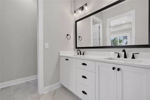 Bath - 2176 Dawson Corner Loop, Auburn, AL 36832 photo 2 of 4
