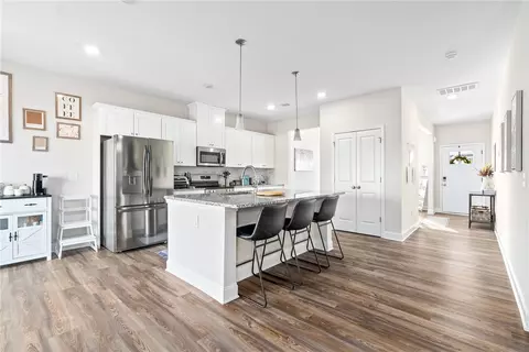 2504 Rocky Point Dr, Opelika, AL 36801
