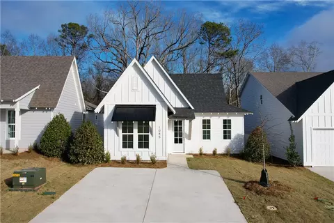 1085 Woodland Ln, Opelika, AL 36801