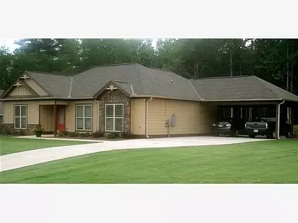 2905 E Pointe Way, Opelika, AL 36804