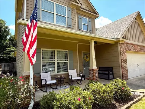 105 Mill Creek Dr, Smiths Station, AL 36877