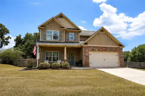 105 Mill Creek Dr, Smiths Station, AL 36877