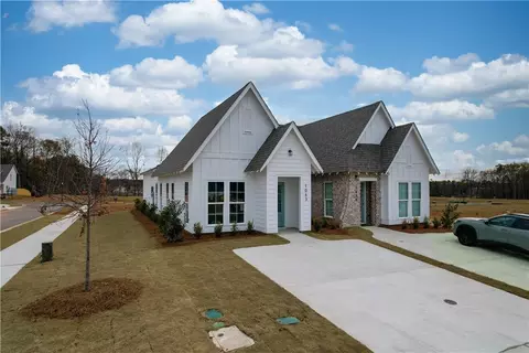 1063 Forest Ln, Opelika, AL 36801