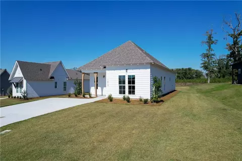 1013 Crossing Ct E, Valley, AL 36854 photo 2