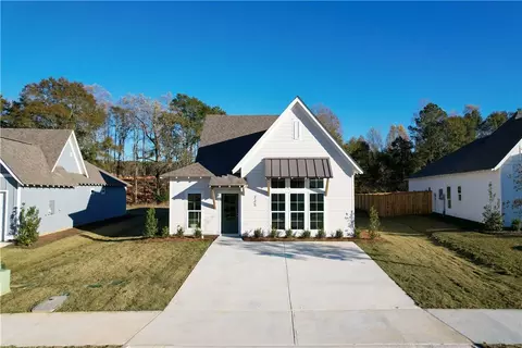 225 Summer St, Opelika, AL 36804