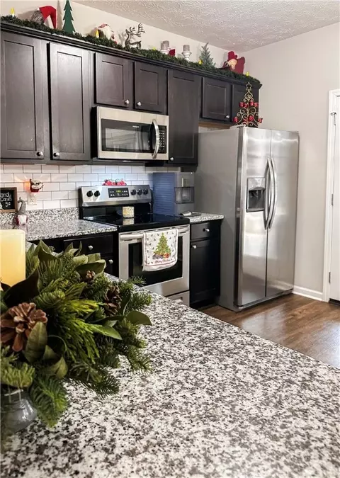 Kitchen - 32 Lee Road 2156, Valley, AL 36854 photo 2 of 2